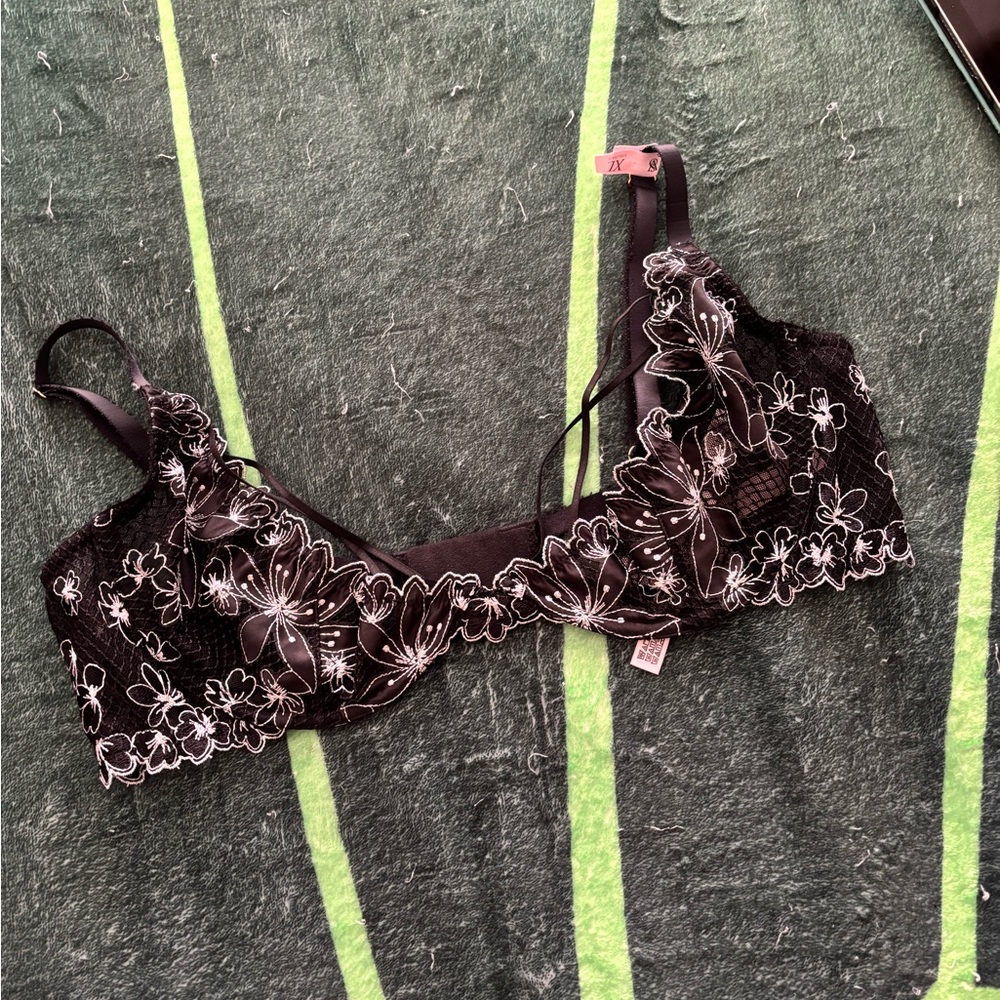 Victoria's Secret Black Floral Embroidered Bralette